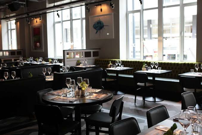V Café and Restaurant, The Vincent Hotel