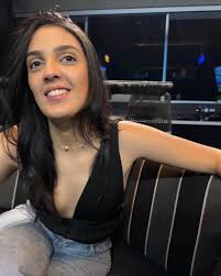 ponte ahí déjame tirarte una foto”✨