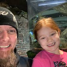 Evening folks. I recently purchased a 55” tool cab and hutch. I am  wondering if you can share with me what you are using as workstation lights  in the hutch as I