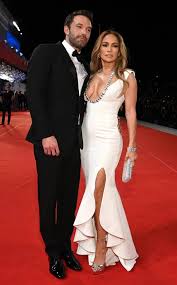 On friday, the couple attended the premiere of affleck's newest movie at the venice film festival. Ycoqsyed4qkz2m