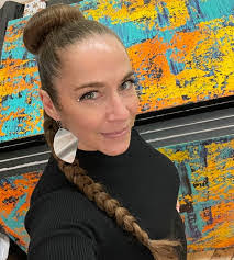 Donna Haring's Instagram, Twitter & Facebook