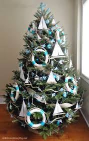 A beach christmas means sand, warmth and sun, and what decorations can you choose for a coastal christmas? 16 Chic Coastal Christmas Tree Ideas Sand And Sisal