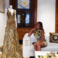 Dieser Verliebte Blick Von Ann Kathrin Brommel Gilt Nicht Ihrem Liebsten Mario Gotze Sondern Der Goldenen Trau Versace Kleid Fashion Looks Ann Kathrin Brommel