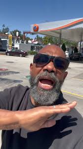 Thank you all for the #happyanniversary❤️ love!!! So sorry I didn’t answer  you wonder people but I really, sincerely appreciated it 🙏🏾❤️🎁🎉😘, …,  #friendshipsgoals💘 #marriagehappiness