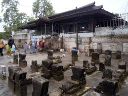 Abdul ghofur pondok pesantren sunan drajat banjaranyar paciran lamongan 62264 yang. Makam Sunan Drajat Menikmati Wisata Religi Di Lamongan Tempat Me