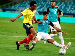 Juan guillermo cuadrado y edwin cardona, figuras del partido, enviaron un mensaje de unidad en la juan guillermo cuadrado y dávinson sánchez se pelearon en la cancha y yerry mina debió intervenir. Juan Guillermo Cuadrado Pide Union En La Seleccion Colombia Copa America