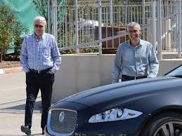 יעקב שוכטוביץ (שחר) נולד בנס ציונה כבן זקונים של אריה שוכטוביץ, שהיה מזכיר ועד המושבה ורעייתו אשדתר, שהייתה. ×™×¢×§×' ×©×—×¨ ×ž×ª×œ×'×˜ ×¨×•× ×™ ×œ×•×™ ××• ×¨×Ÿ ×'×Ÿ ×©×ž×¢×•×Ÿ