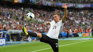 Das klingt nach wenig freude. Em 2016 Joshua Kimmich Erstes Spiel Und Gleich Bester Mann Fussball Em