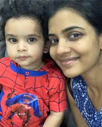 She started her career as anchor in a famous comedy show called asathapovadhu yaru on sun tv. Aishwarya Rajesh Real Family And Unseen Photos