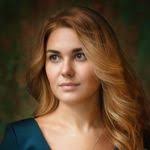 Aileen Watts's Instagram, Twitter & Facebook