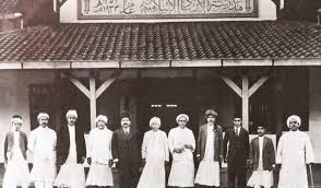 Sebelum datangnya islam, ada tiga kekuatan politik besar yang mempengaruhi politik arab, yaitu bangsa arab terdiri beberapa suku. Kontribusi Masyarakat Arab Terhadap Perkembangan Kebudayaan Islam Di Surabaya Kajian Timur Tengah Fib Ugm