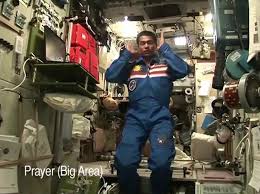 Dr sheikh muszaphar shukor showing how he sleeps in outer space from quot muslim in space quot dvd. 7 Fakta Menakjubkan Tentang Latihan Angkasawan Yang Ramai Tak Tahu Iluminasi