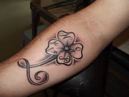 Tatouage trefle 4 feuille cochese tattoo sumber : Signification Tatouage Trefle A 4 Feuilles Gallery