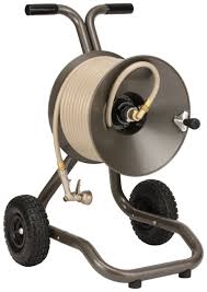 The Eley Rapid Reel Two Wheel Garden Hose Reel Cart Model 1043 Offers A New Design That The Company Hopes Will Attract The Attention And Su Tuinslang Projecten