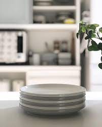 気分もスッキリ 今すぐ真似したい mai 3さんに学ぶ収納のコツお教えします ニトリ おすすめ お皿 収納 調理器具 収納