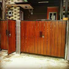 Penataan dan kolaborasi yang disatukan antara tembok, beton atau besi membuat tampilan pagar kayu minimalis menjadi lebih kokoh dan kuat, untuk itu penyesuaian dan desain untuk model kayu harus diperhatikan disaat sebelum memasang pagar kayu. Jual Pagar Kayu Minimalis Di Lapak Gallery Parket Bukalapak