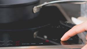 Karena desainnya tidak terlalu tinggi, kita bisa meletakkannya langsung di atas meja makan. Kompor Listrik Lebih Hemat Dari Lpg Tapi Tak Terjangkau Orang Miskin Kumparan Com