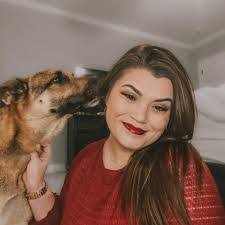 Cristina Thomson's Instagram, Twitter & Facebook