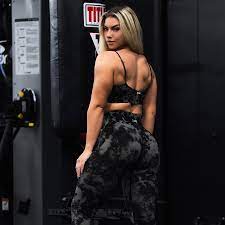 Sabrina Nic Fit - YouTube