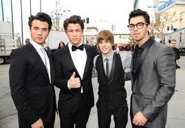 In 2013, the jonas brothers made a comeback with two new songs (that were catchy as ever) and planned a world tour and new album. Bieber Fans Make Fun Of Nick Jonas Diabetes Kissedsecrets