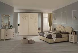 Anche l'arredamento subisce i dettami della moda che ultimamente si concentra molto sui colori , infatti esperti del settore come designers e arredatori d'interni, hanno sdoganato l'ingresso di tutti i colori anche nelle camere da letto. Camere Da Letto Classiche Napoli Ninocco Arredamenti