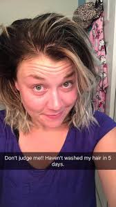 Ok does JE really think we are that stupid? Anyone see her hair video  today? So yeah it is common to go 2 possibly 3 days without washing your  hair but she