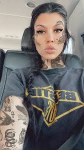 The keeping up with the kardashians star, 42, rocked a long bob in a series of mirror selfies she posted on instagram saturday. Kourtney Kardashian Tries Out A Tattoo Heavy Instagram Filter In Latest Selfie Geeky Craze