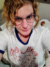 So I got new glasses today and it's making me so dizzy amd nausea but I can  see so much better ugh I don't think I can eat dinner 😩