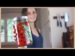 Tomaten Fermentieren Rezept Spritziger Sommer Snack Wurzelwerk In 2020 Tomaten Fermentieren Fermentieren Gemuse Einmachen