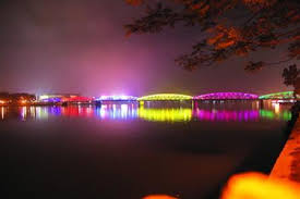 HOP AM CHIEU VANG BEN SONG