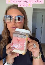 What I use in my laundry to smell like a strawberry poundcake 🍓 #laundry  #laundrypowder #smellgood #strawberry #strawberrypoundcake