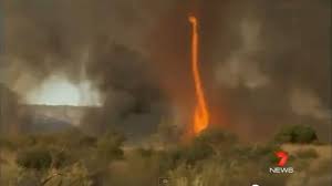 Voir plus d'idées sur le thème tornade de feu, fond d'écran téléphone, belles images. Un Australien Parvient A Filmer Une Tornade De Feu