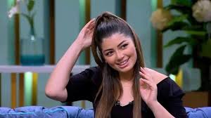 خطفت الفنانة ليلى أحمد زاهر، الأنظار خلال تكريمها فى أحد المهرجانات الفنية، مساء الأحد، حيث ظهرت بفستان أنيق لامع، ونشرت ليلى ويشار إلى أن عائلة الفنان أحمد زاهر، كانت قد خطفت الأنظار إليها، بعد ظهورها فى برنامج صاحبة السعادة للمذيعة القديرة إسعاد يونس، حيث. Ø¨Ø§Ù„ÙÙŠØ¯ÙŠÙˆ Ù„ÙŠÙ„Ù‰ Ø£Ø­Ù…Ø¯ Ø²Ø§Ù‡Ø± ØªÙ‚Ù„ Ø¯ Ø§Ù„ÙÙ†Ø§Ù†Ø© Ø´Ø±ÙŠÙ‡Ø§Ù† ÙˆØªØªØ¹Ø±Ø¶ Ù„Ù„Ø§Ù†ØªÙ‚Ø§Ø¯Ø§Øª Ù„Ø§Ø°Ø¹Ø© ØªÙ‚ÙŠÙ„Ø© Ø§Ù„Ø¯Ù… Ù…Ø¬Ù„Ø© Ø§Ù„Ø¬Ù…ÙŠÙ„Ø©