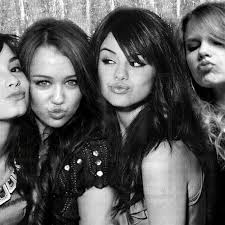 Demi lovato y selena, por ejemplo, fueron mejores amigas desde niñas hasta 2014. Selena Gomez And Taylor Swift Actrices Famosos Celebridades