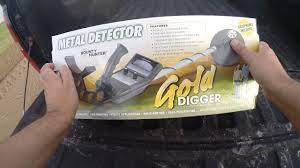 Neither the gold digger nor the bounty hunter junior has digital screens, and they both have two knobs. Best Metal Detector For Beginners Bounty Hunter Gold Digger Review Tutorial And How To Youtube
