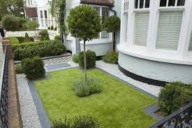 Reasons You Should Have A Good Front Garden Design Decorifusta In 2020 Front Yard Garden Design Front Garden Design Front Yard Design