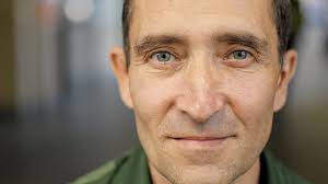 Daniel Hradecký: „Jakmile začnu pít, už jen piju. Nepřijde ke mně jediný  nápad, nevznikne ani čárka.“