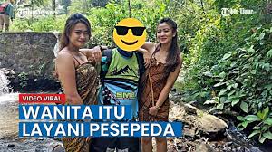 T4nte s3mox lagi mandi pakai k3mb3n! Pesepeda Berhenti Lihat Wanita Memakai Kemben Bak Bidadari Di Tepi Sungai Youtube