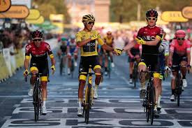 Este domingo alcanzó el mejor logro de su carrera deportiva que iniciara como bicimontañista antes de incursionar en ruta, el ciclista fue el más veloz en los 80 kilómetros para terminar el periplo francés en su edición. Colombiano Egan Bernal Gana El Tour De Francia 2019