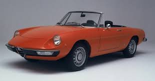 Vintage Alfa Romeo Spider Chosen By Jay Z Beyonce For Italian Cruise Carscoops Alfa Romeo Spider Alfa Romeo Spider Duetto Alfa Romeo