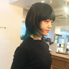 長畠俊輔 インナーカラー ブリーチカラー ウルフカットさんはinstagramを利用しています ミディアムウルフ インナーカラー 前髪インナーにターコイズグリーン そして ウルフの組み合わせ このウルフは 僕のカットではありません 美容師ではない 彼女の