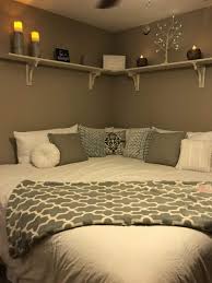 The 10 Best Bed Without Headboard Ideas Small Room Bedroom Bedroom Decor Bedroom Layouts