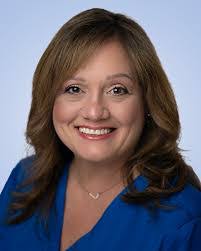 Lisa Roach's Instagram, Twitter & Facebook