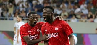 Ön eleme turu rövanş maçında yarın dg sivasspor ile karşılaşacak moldova temsilcisi petrocub, yaptığı antrenmanla mücadelenin hazırlıklarını tamamladı. Flqzs1idq7vcm