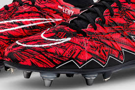 E ven though black boots are the ultimate wardrobe staple for fall/winter, white boots are not to be passed up on. Nike Hypervenom Ii Exclusive Robert Lewandowski Edition Soccer Cleats 101