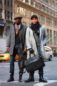 24 Menswear Manner Outfits Macht Man Im Winter Durch Stiefel Interessanter Lernt Hier Wie Die Hosen Zu Winterstiefe Herren Mode Herren Outfit Manner Outfit