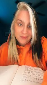 I would love to attend one of her live poetry readings 😭