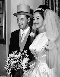 It is with tremendous sadness that we announce the death of our beautiful, dynamic and one of a kind mother, jackie collins, who died of breast cancer today, the collins family confirmed. Jackie Collins Told Sister Joan About Breast Cancer Only 2 Weeks Before She Died Daily Mail Online