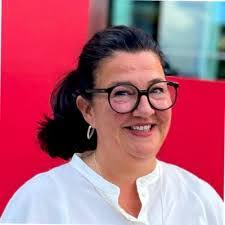 Rebecca Apfel's Instagram, Twitter & Facebook