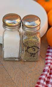 Turkey Salt And Pepper Shakers For Thanksgiving Made With The Cricut Craft Idea Stuffed Peppers Thanksgiving Crafts Decorations Thanksgiving